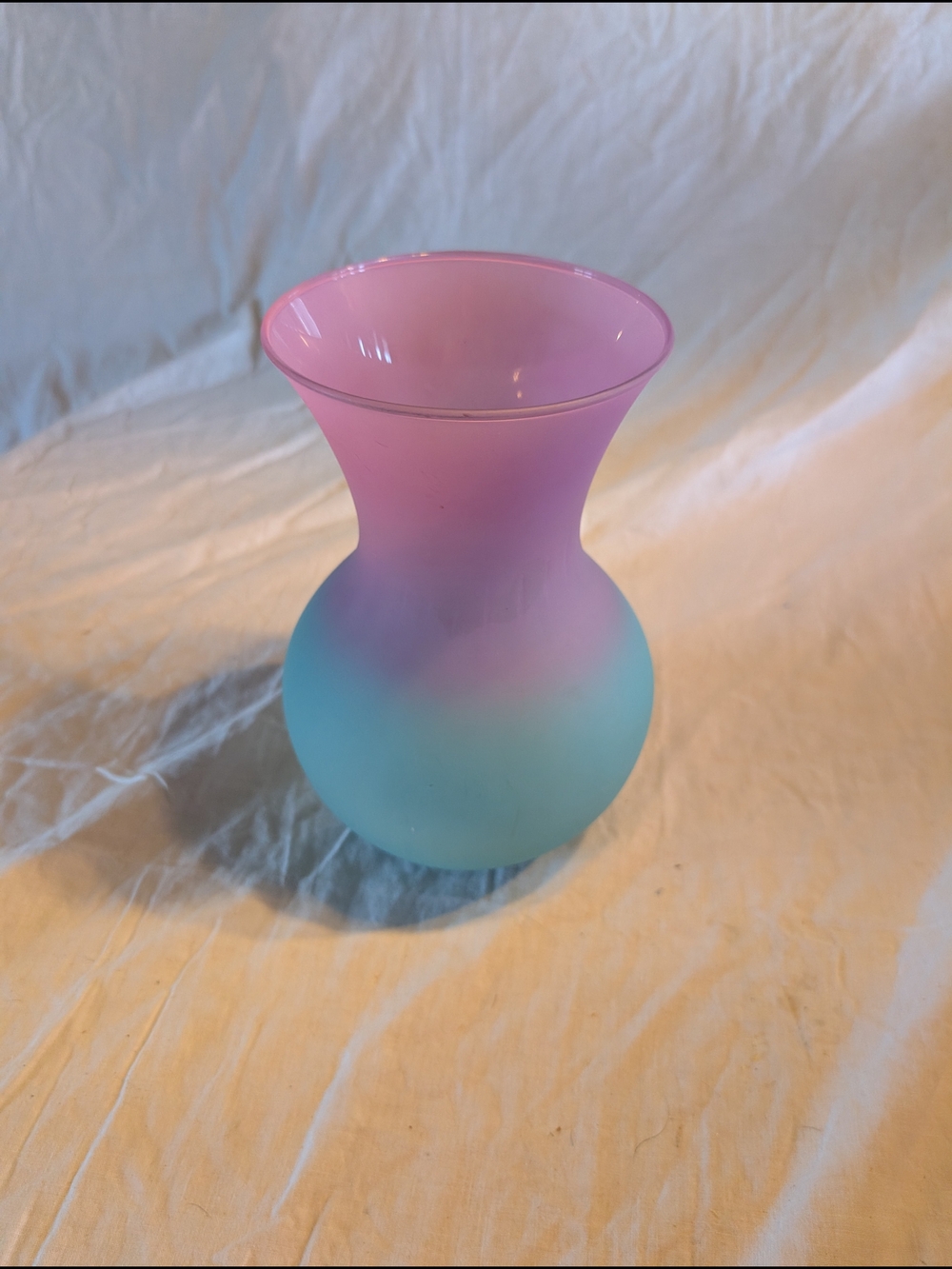 2/40$ Vintage Pink and Blue Ombre Frosted Glass Vase